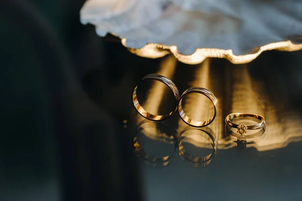 Egy Pár Arany Jegygyűrű Két Jegygyűrű — Stock Fotó