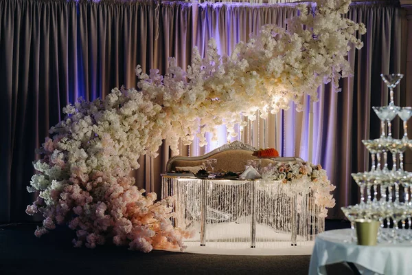 Geschmückter Tisch Für Einen Hochzeitsempfang Restaurant Hochzeitsdekor — Stockfoto