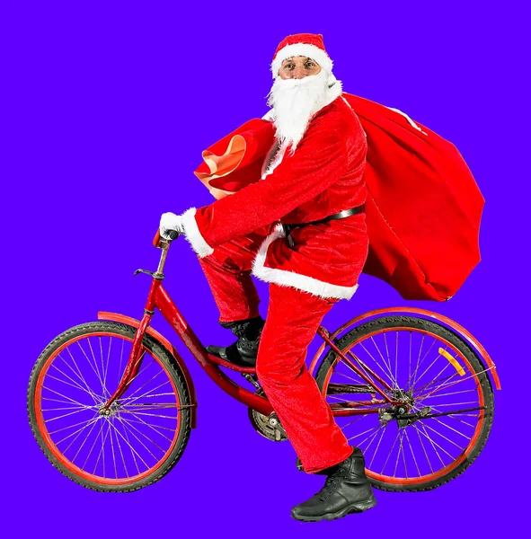 Gut Gelaunter Weihnachtsmann Mit Neujahrsmütze Und Roter Anzugkleidung Fährt Fahrrad — Stockfoto