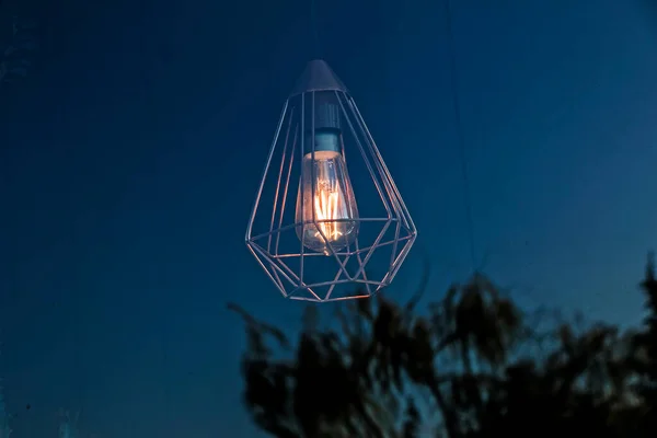 Obraz Tła Lampy Zewnątrz Ostrość Klasycznej Żarówce Okablowaniem Przestrzeń Kopiowania — Zdjęcie stockowe