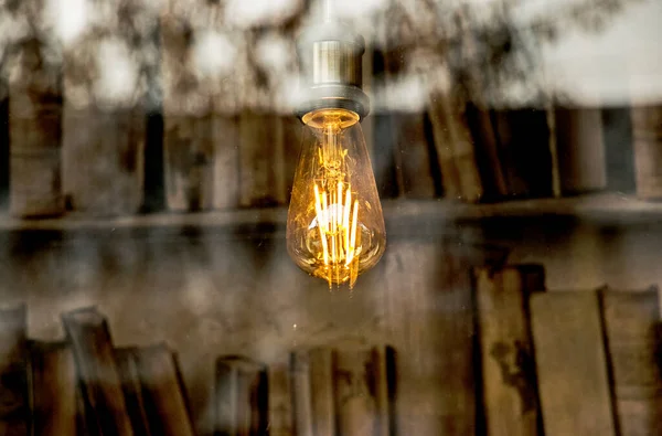 Image Fond Une Lampe Extérieur Concentrer Sur Une Ampoule Classique — Photo