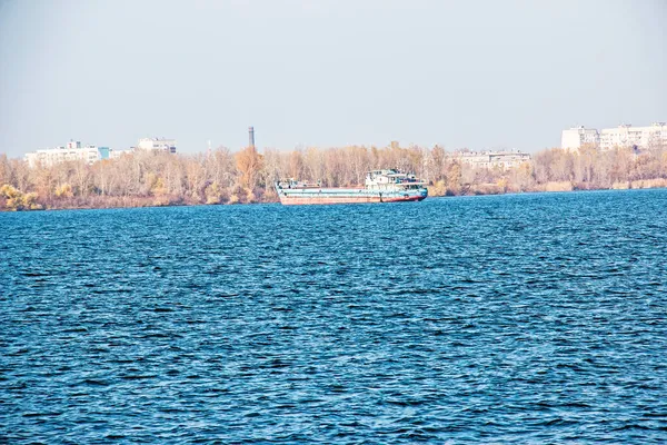 Sebuah Kapal Tunda Dan Kapal Tongkang Yang Diartikulasikan Mengangkut Pasir — Stok Foto