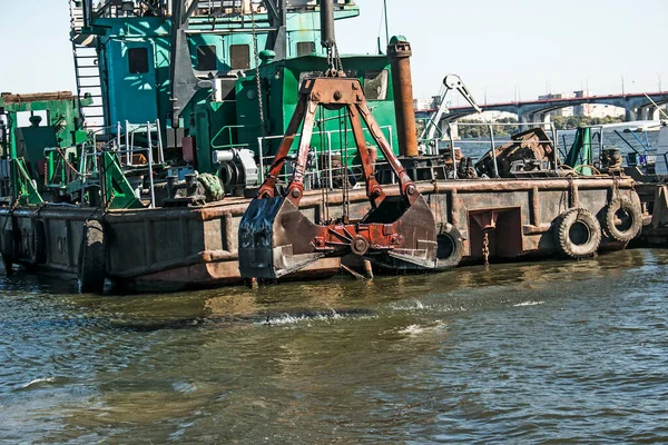 Limpando Ilha Recém Formada Resíduos Industriais Rio Dnieper Por Uma — Fotografia de Stock