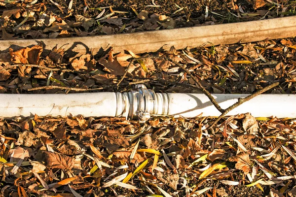 Collegamento Tubi Pompaggio Dell Acqua Dallo Stagno Mediante Raccordo Filo — Foto Stock