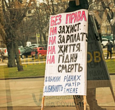 Dnepropetrovsk, Ukrayna - 12.02.2021: Ayrımcılık yasasına karşı Dnepropetrovsk bölgesi maluliyet örgütlerinin mitingi. Mitingler Ukrayna 'nın tüm bölgelerinde gerçekleşiyor..