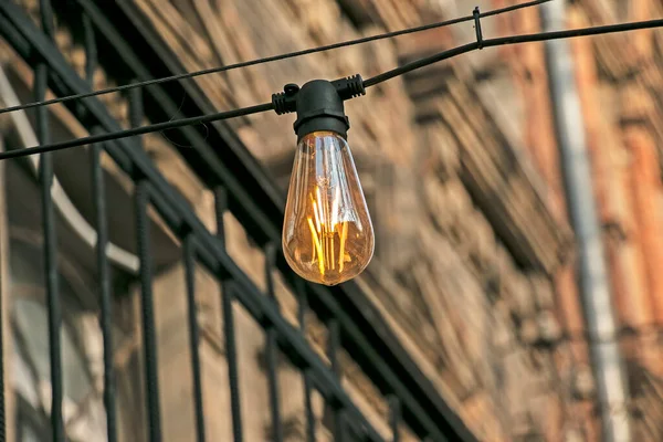 Hintergrundbild Einer Outdoor Lampe Fokus Auf Eine Klassische Glühbirne Mit — Stockfoto