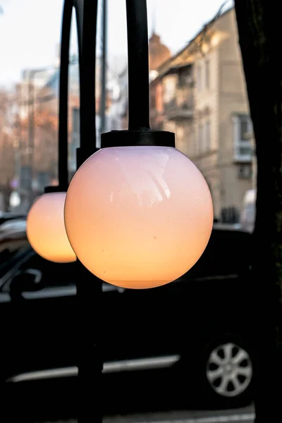 Achtergrondbeeld Van Een Buitenlamp Focus Een Klassieke Gloeilamp Met Bedrading — Stockfoto