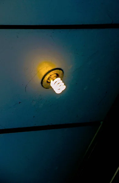Pozadí Obrazu Venkovní Lampy Zaměření Klasickou Žárovku Kabeláží Kopírovat Prostor — Stock fotografie