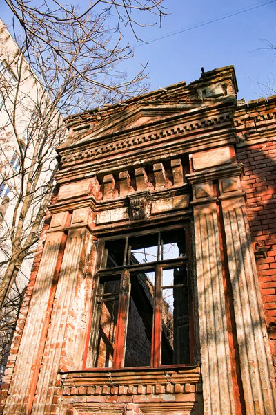 Vista Arruinada Una Antigua Casa Del Siglo Xix Ciudad Dnepropetrovsk —  Fotos de Stock