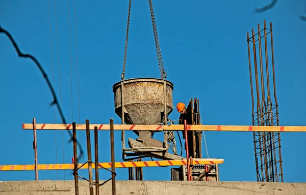Dnepropetrovsk Ukraine 2021 Builder Construction Site Pouring Concrete Formwork — Foto Stock