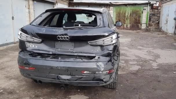 Dnipropetrovsk Ukraine 2022 Audi Black Accident 意外从后面袭来 流离失所者向右移动 — 图库视频影像