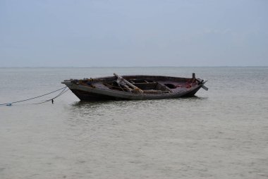 Tanzanya 'nın Zanzibar sahilinde bir tekne karaya oturdu..