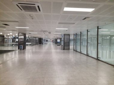 İstanbul, Türkiye - 10.17.2021: İstanbul havalimanı içi. İstanbul Havalimanı, İstanbul, Türkiye 'ye hizmet veren ana uluslararası havaalanıdır.
