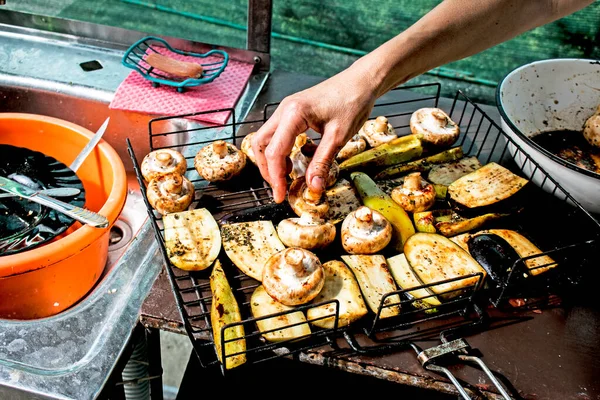 Grillezett Zöldség Grill Pikniken Étel Nyílt Tűzön Cukkini Padlizsán Gomba — Stock Fotó