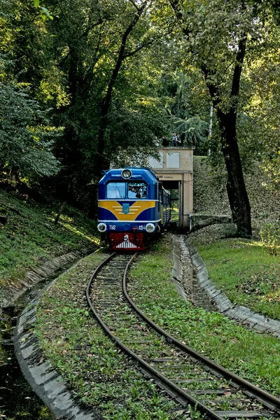 ウクライナのDnepropetrovsk 2021 市内公園で1960年代からウクライナの子供鉄道 トンネル — ストック写真