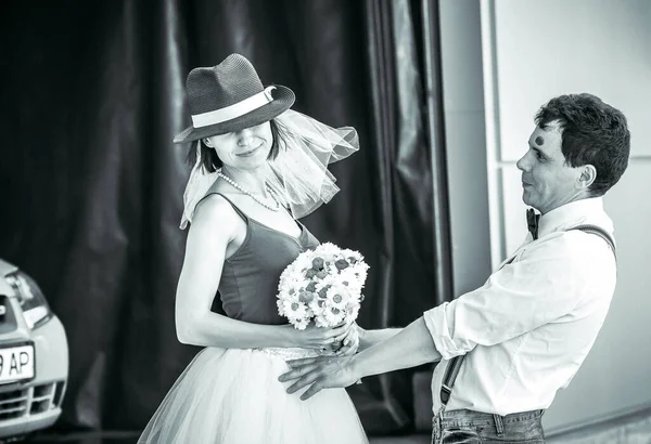 Portrait Young Couple Wedding Attire Celebrating Wedding Anniversary Black White — Foto de Stock