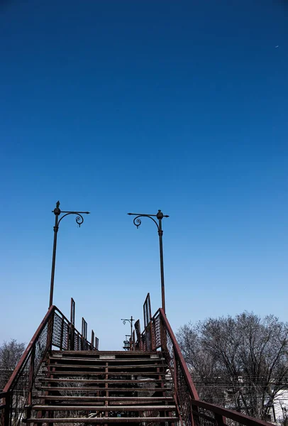 Details Construction Old Pedestrian Bridge Railway Rails Rusty Pole Blue — Photo