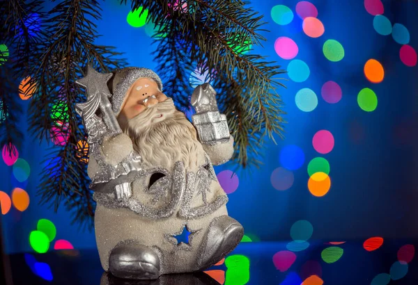 Jolly Santa Claus Juguete Sobre Brillante Fabuloso Fondo Bokeh Con — Foto de Stock