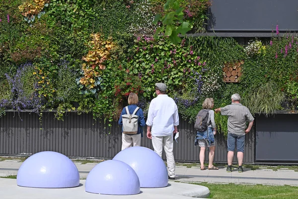 Almere, Hollanda - 17 Haziran 2022: şehrin yaşamasına izin verin. Yüksek kalite fotoğraf