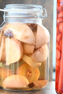 Cam kavanozlarda mayalanmış vejetaryen gıda konsepti. Yüksek kalite fotoğraf