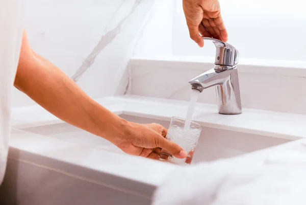 Man Filling Glass Water Sink Bathroom — Stock Photo, Image