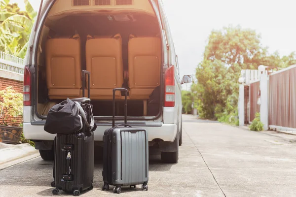 Viagem Carro Com Van Itinerante Conceito Viagem Mala — Fotografia de Stock