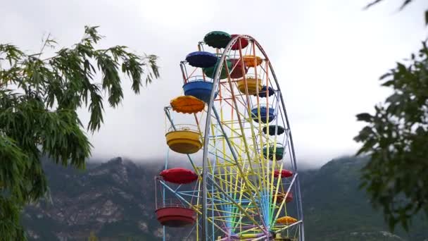 Roda gigante colorida girando close-up — Vídeo de Stock