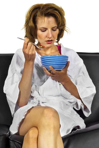 Kvinna med frukost — Stockfoto
