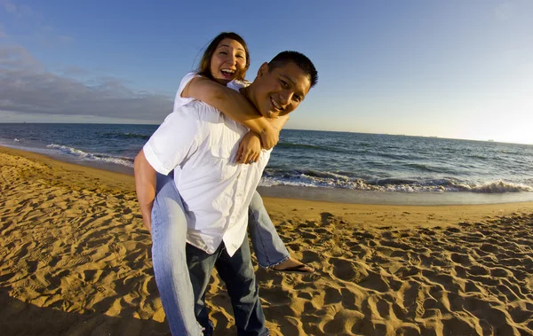 Família na praia — Fotografia de Stock