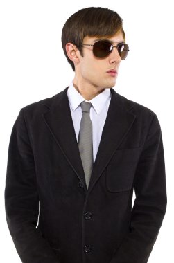 güneş gözlüğü takan koruma