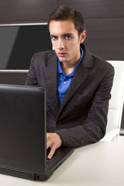 adam internet tarama