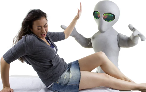 Aliens abduct a woman — Stock Photo, Image