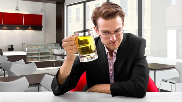 Businessman having beer — Stock Photo, Image