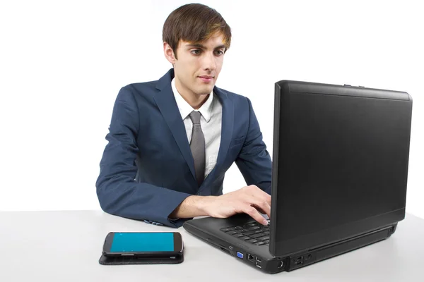 Teléfono celular en el escritorio con pantalla en blanco para materiales compuestos —  Fotos de Stock