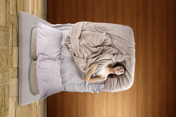 Mulher na cama incapaz de dormir — Fotografia de Stock