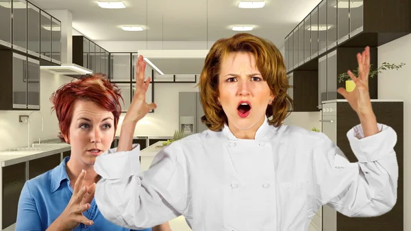 Chef and waitress fighting in the kitchen — Stock Photo, Image