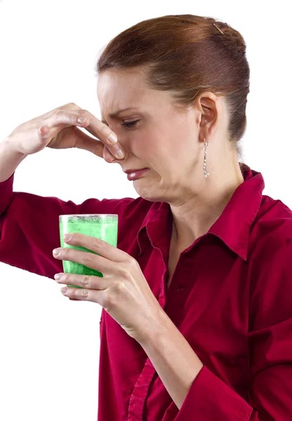 Mujer asfixiada por el jugo de verduras —  Fotos de Stock