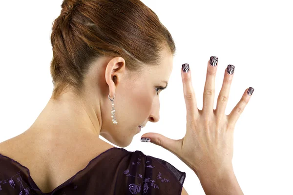Modelo feminino mostrando arte das unhas — Fotografia de Stock