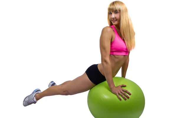 Mujer haciendo pilates con pelota — Foto de Stock