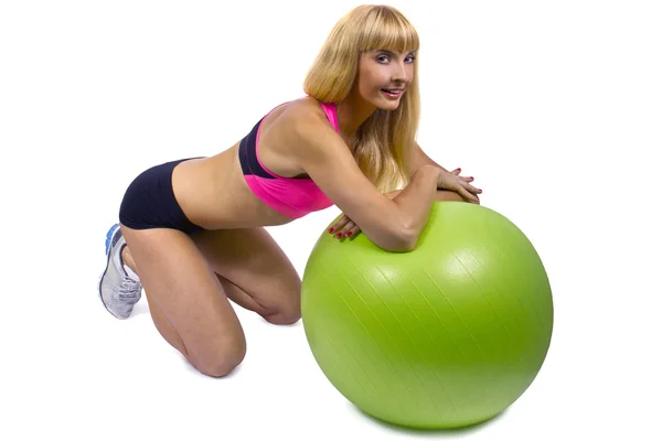 Mujer haciendo pilates con pelota — Foto de Stock