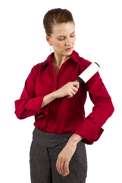 Geschäftsfrau putzt ihre Kleider — Stockfoto