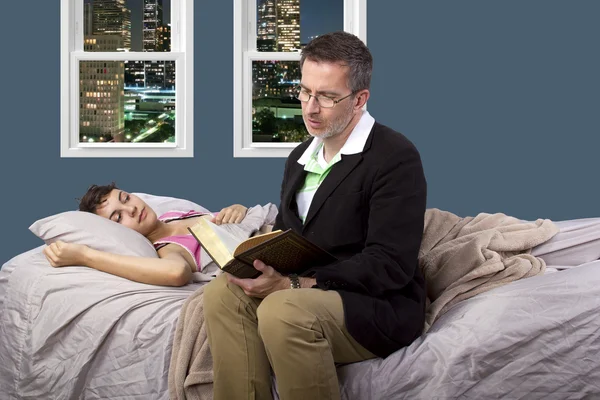 Dad is tutoring daughter in bedroom — Stock Photo, Image