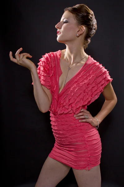 Kvinna bär rosa klänning — Stockfoto