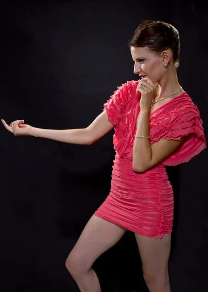 Mujer vistiendo vestido rosa —  Fotos de Stock