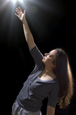 kadın bir ufo tarafından alınır