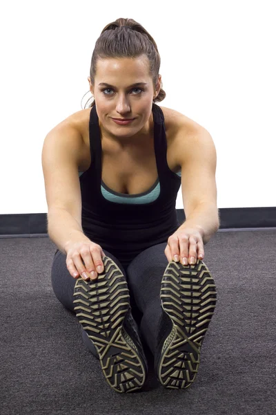 Kvinnliga tränare är stretching — Stockfoto