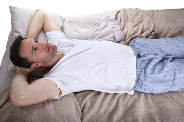 Seorang pria menderita insomnia di tempat tidur — Stok Foto