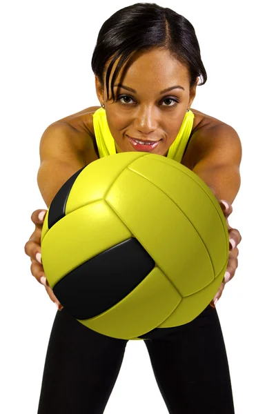 Спортсменка с жёлтым волейболом — стоковое фото