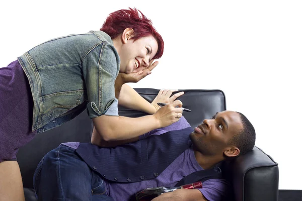 Mujer dibujando en la cara de un amigo —  Fotos de Stock