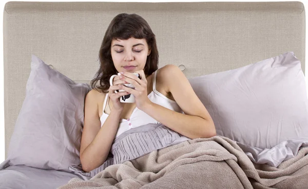 Woman having coffee in bed in the morning — Stock Photo, Image